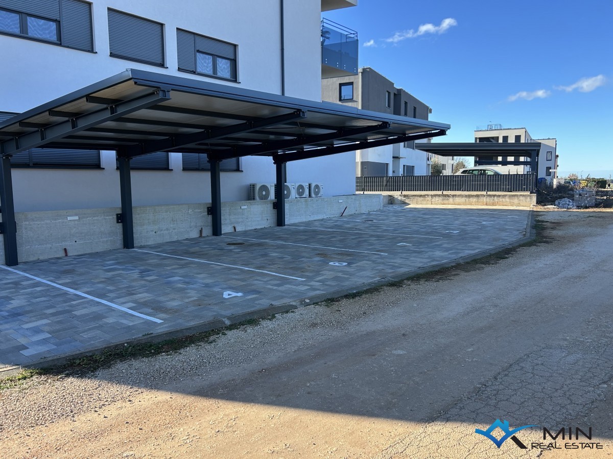 Apartma s strešno teraso in panoramskim pogledom na morje v Novigradu