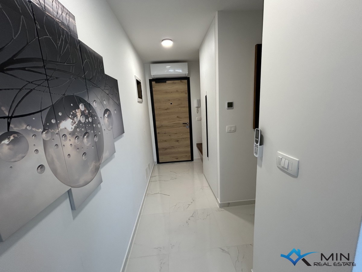 Apartma s strešno teraso in panoramskim pogledom na morje v Novigradu