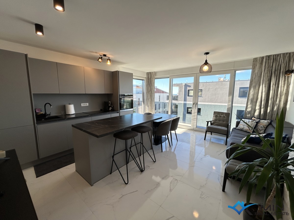 Apartma s strešno teraso in panoramskim pogledom na morje v Novigradu