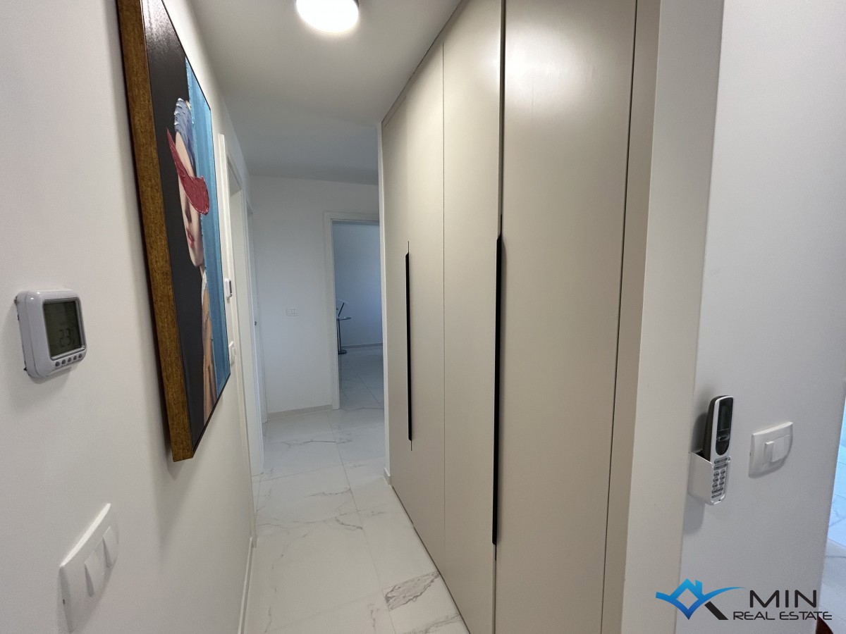 Apartma s strešno teraso in panoramskim pogledom na morje v Novigradu