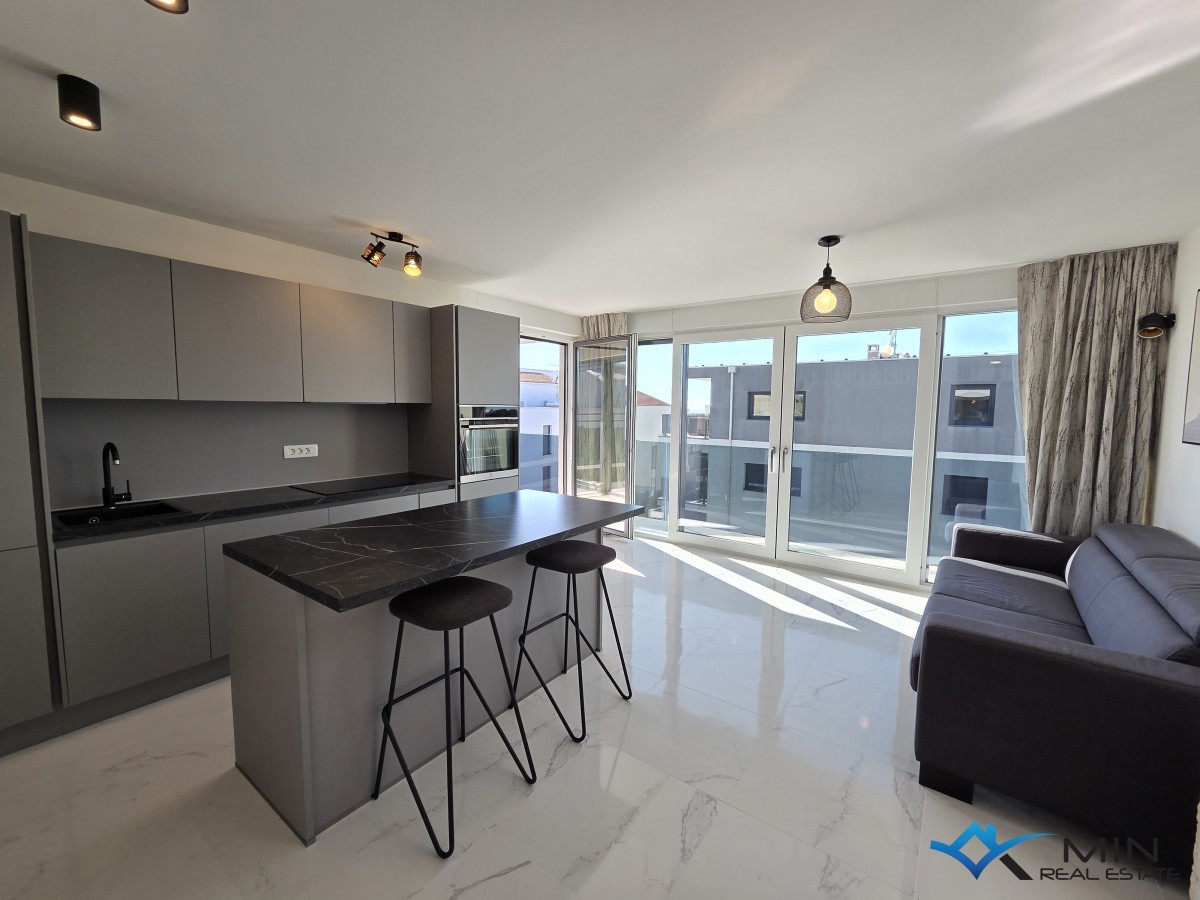 Ekskluzivno stanovanje s panoramskim pogledom na morje v Novigradu