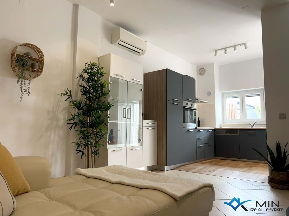 Pritlično stanovanje na odlični lokaciji v Novigradu