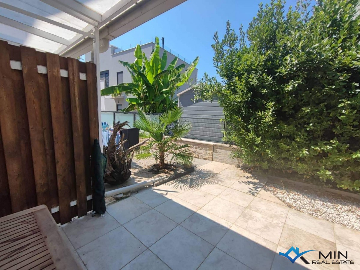 Pritlično stanovanje na odlični lokaciji v Novigradu