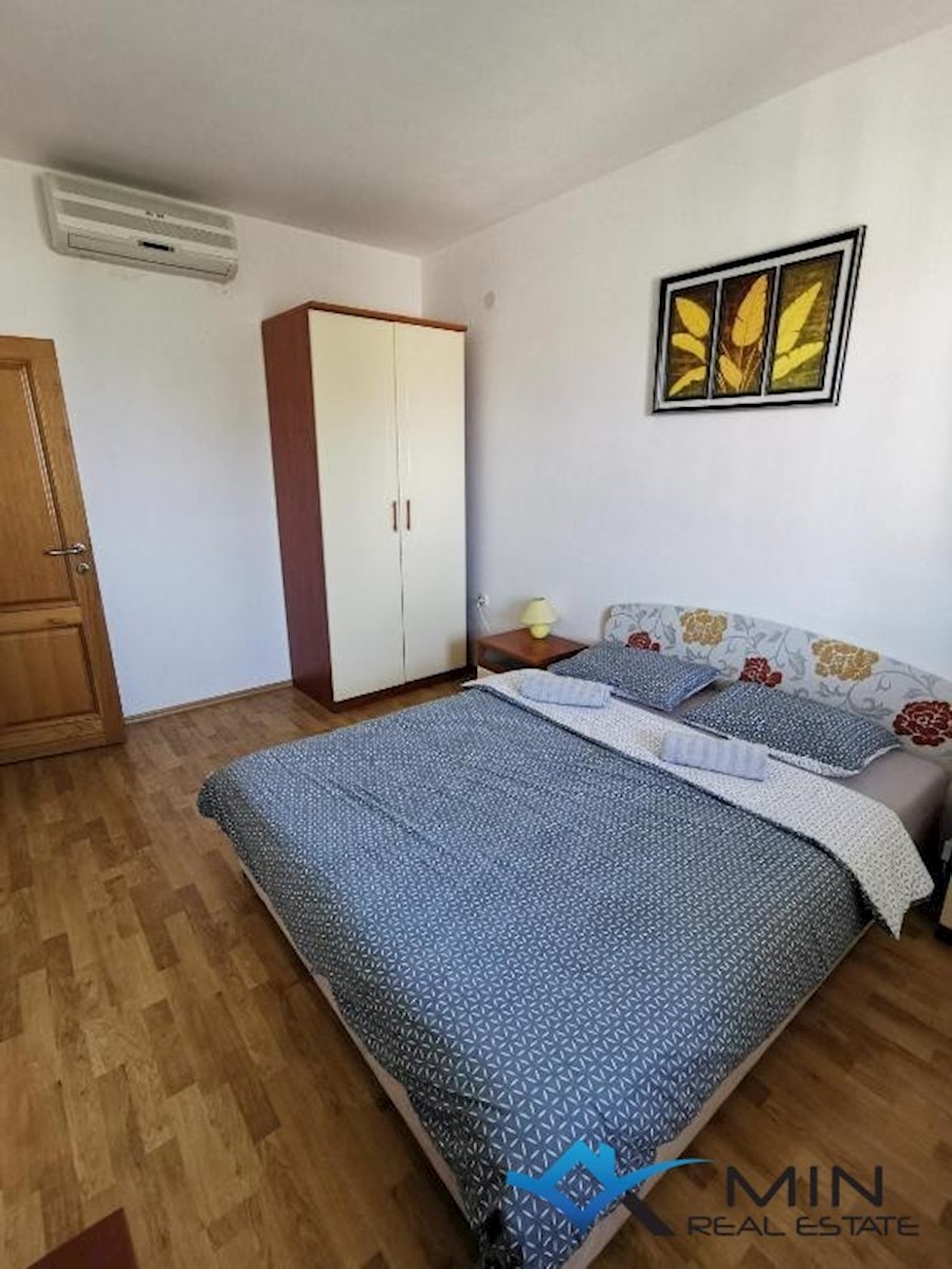 Hiša z 2 stanovanji blizu Novigrada