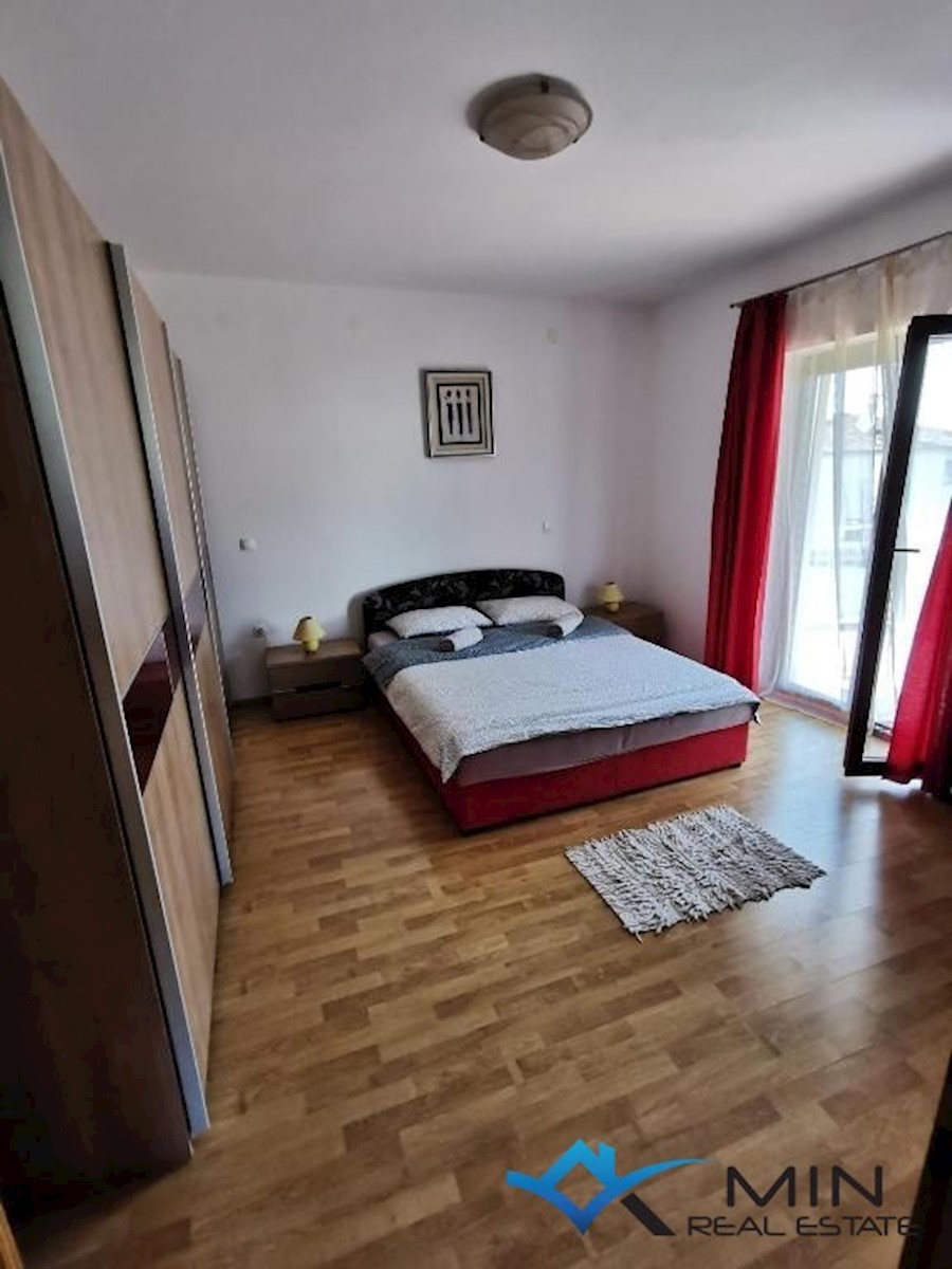 Hiša z 2 stanovanji blizu Novigrada