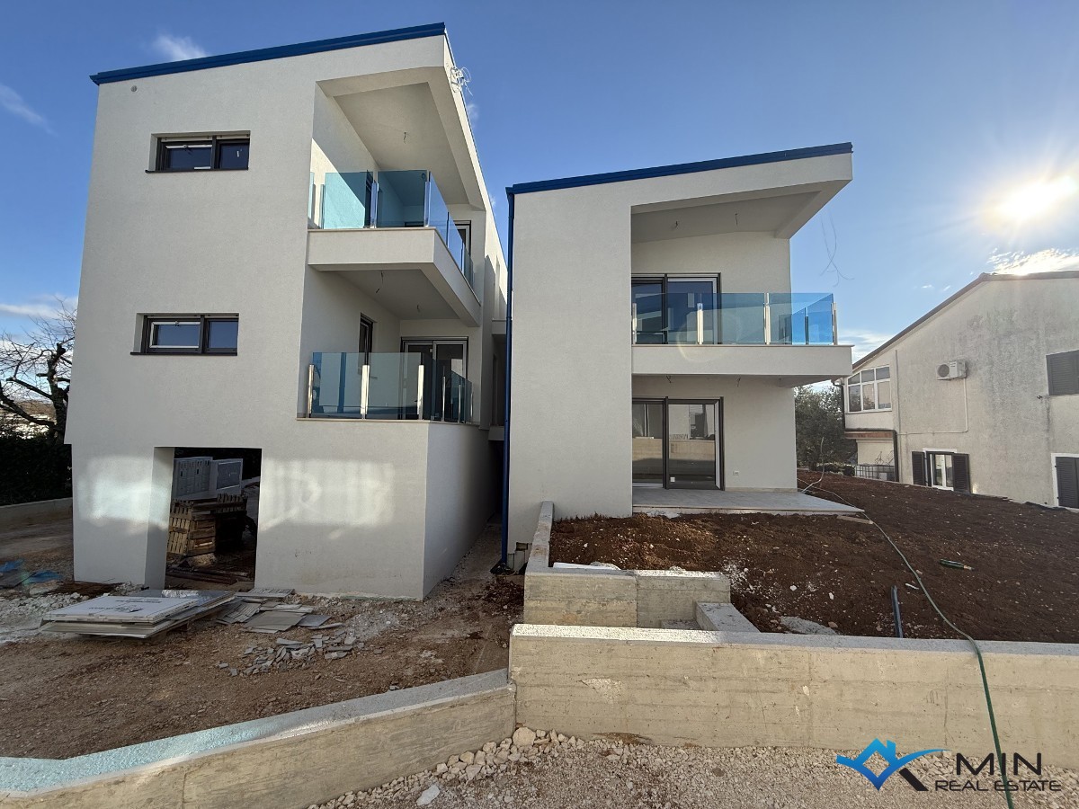 Apartma 350 m od morja v Lovrečici (B2)