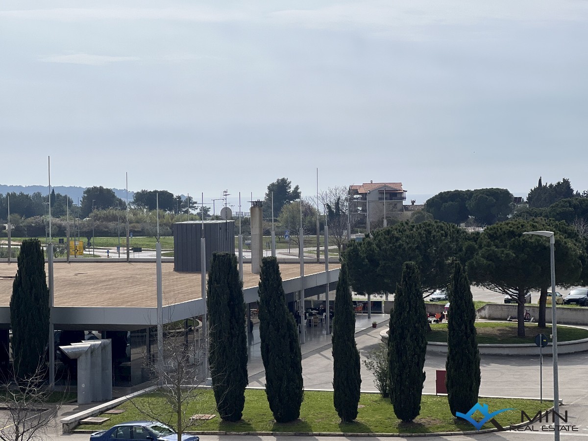 Apartma s strešno teraso 450 m od morja