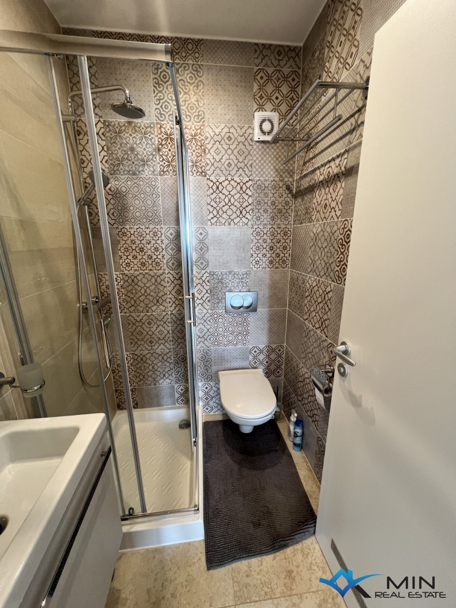 Apartma s strešno teraso 450 m od morja