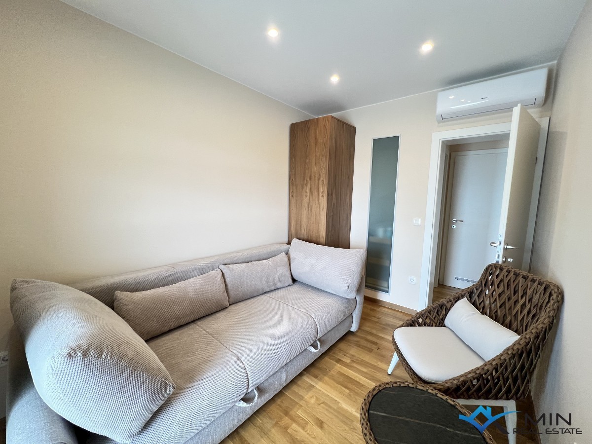 Apartma s strešno teraso 450 m od morja