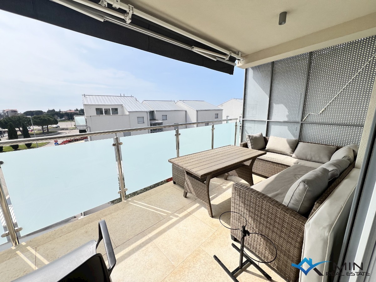 Apartma s strešno teraso 450 m od morja