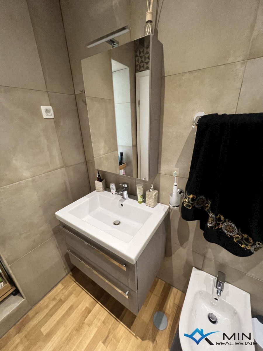 Apartma s strešno teraso 450 m od morja