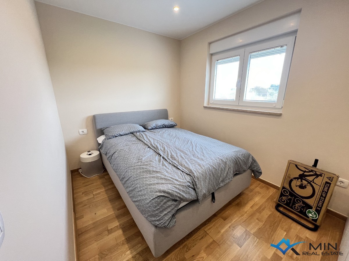 Apartma s strešno teraso 450 m od morja