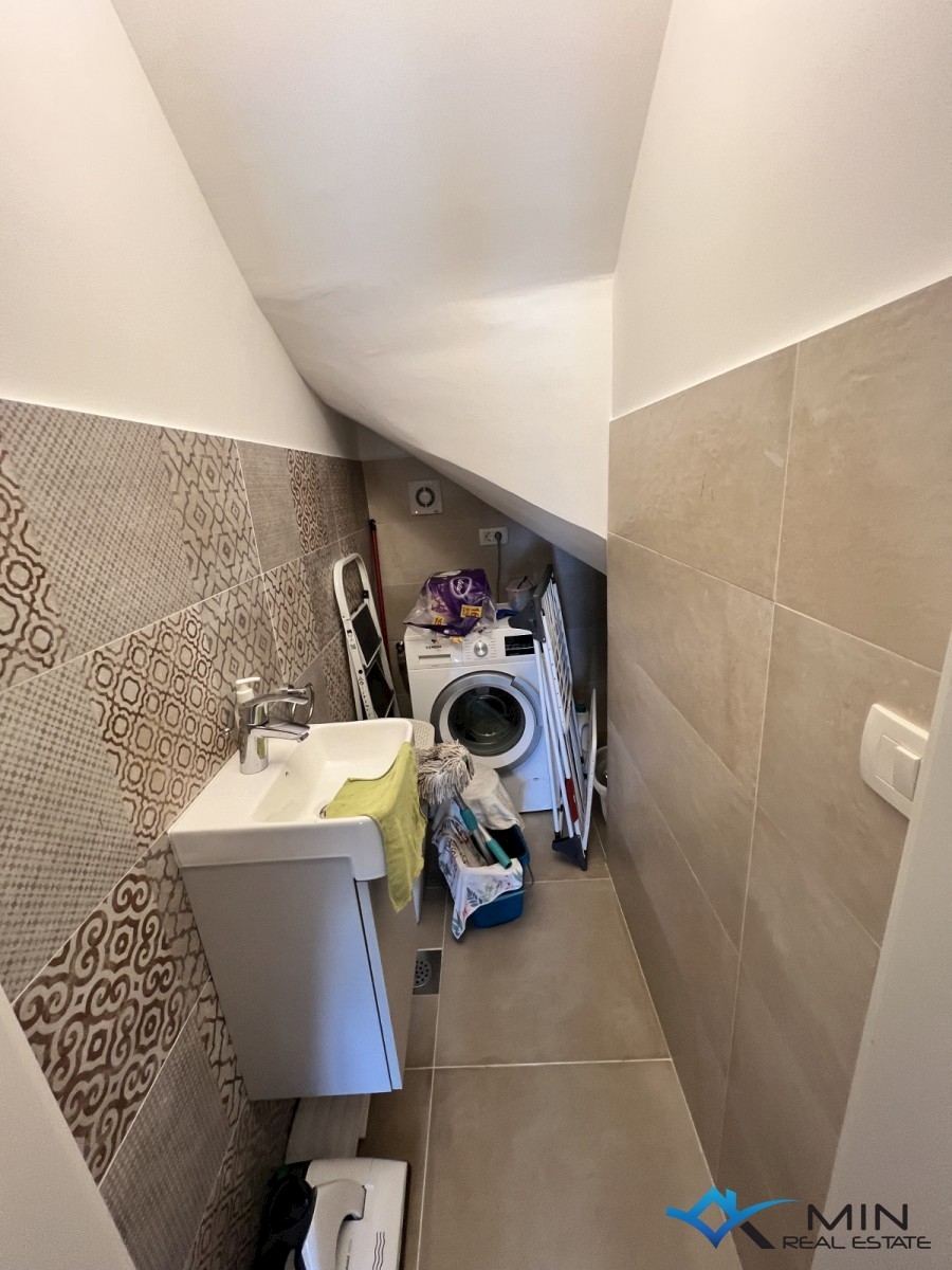 Apartma s strešno teraso 450 m od morja