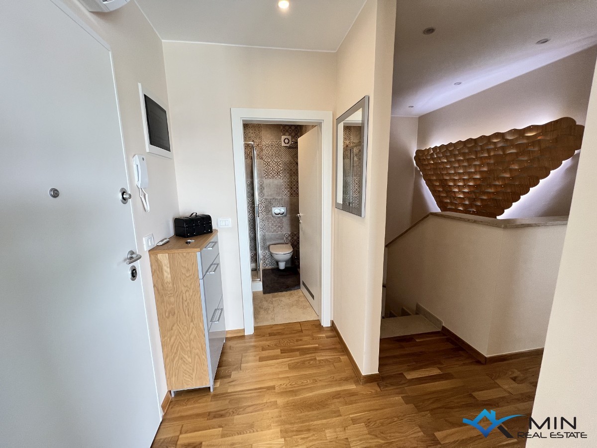 Apartma s strešno teraso 450 m od morja