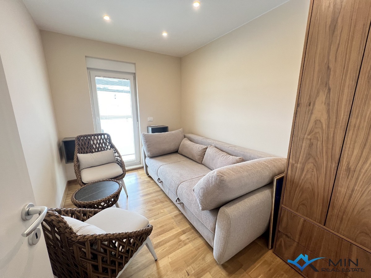 Apartma s strešno teraso 450 m od morja