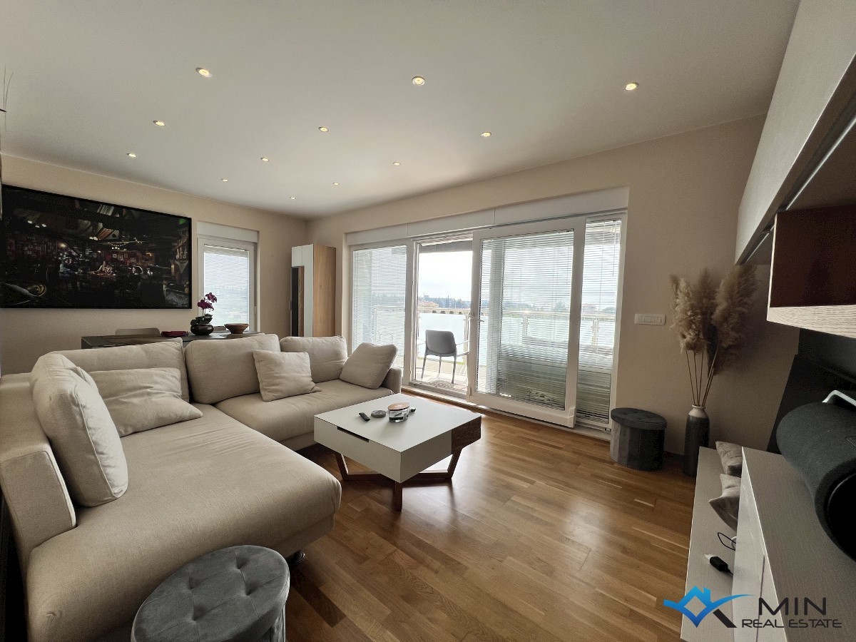 Apartma s strešno teraso 450 m od morja