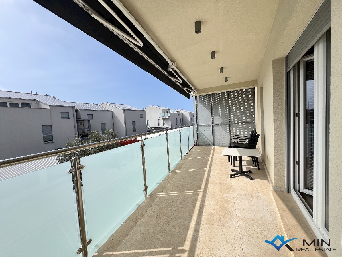 Apartma s strešno teraso 450 m od morja
