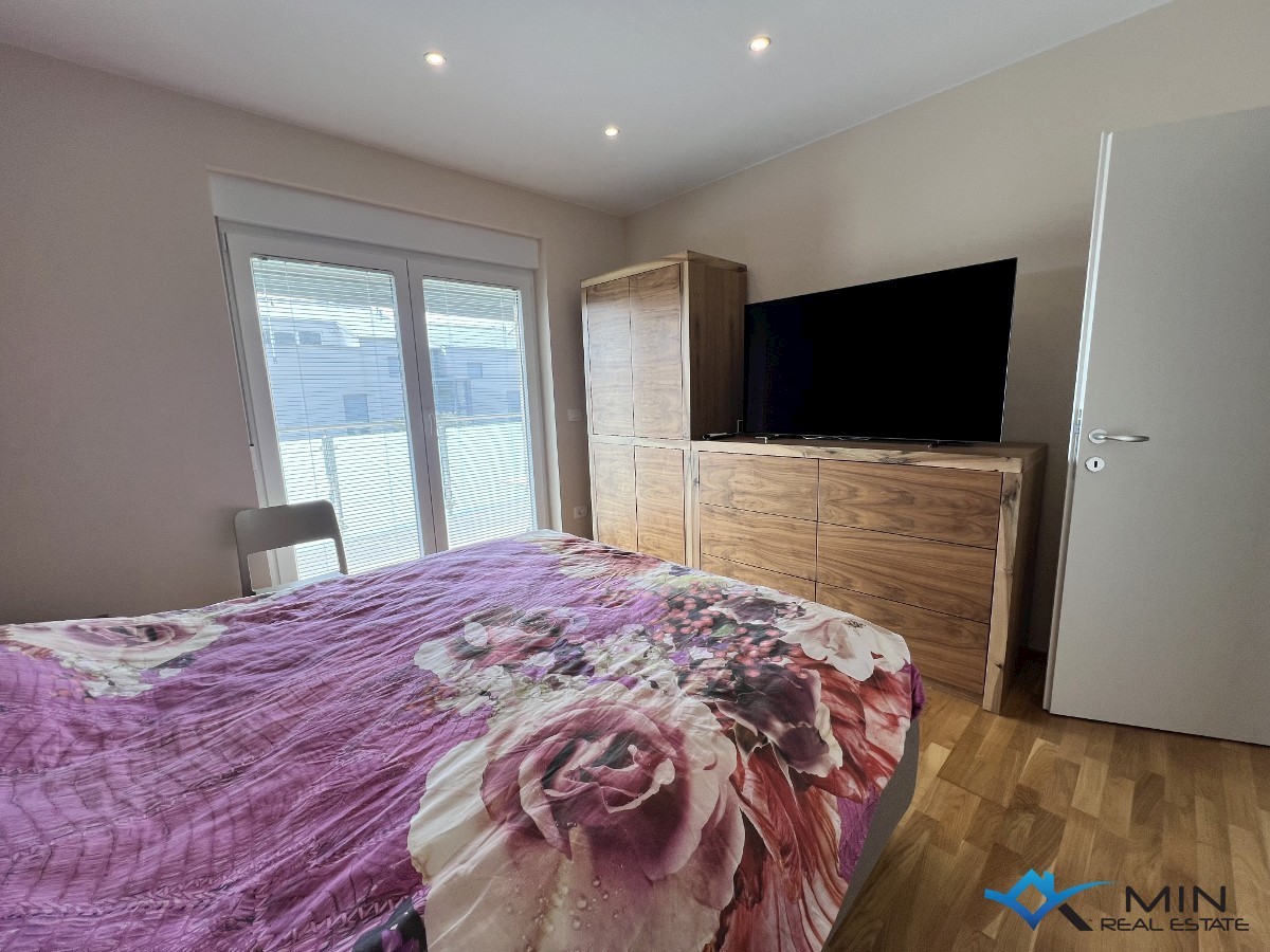 Apartma s strešno teraso 450 m od morja