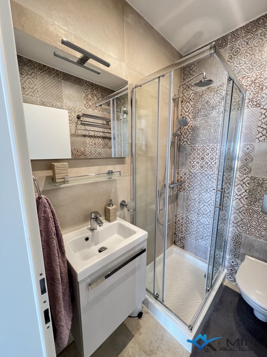 Apartma s strešno teraso 450 m od morja