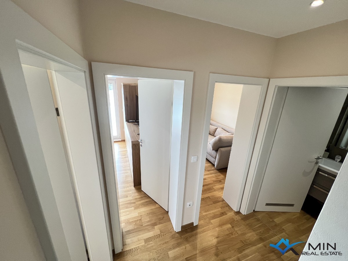 Apartma s strešno teraso 450 m od morja