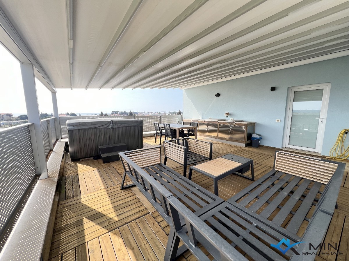 Apartma s strešno teraso 450 m od morja