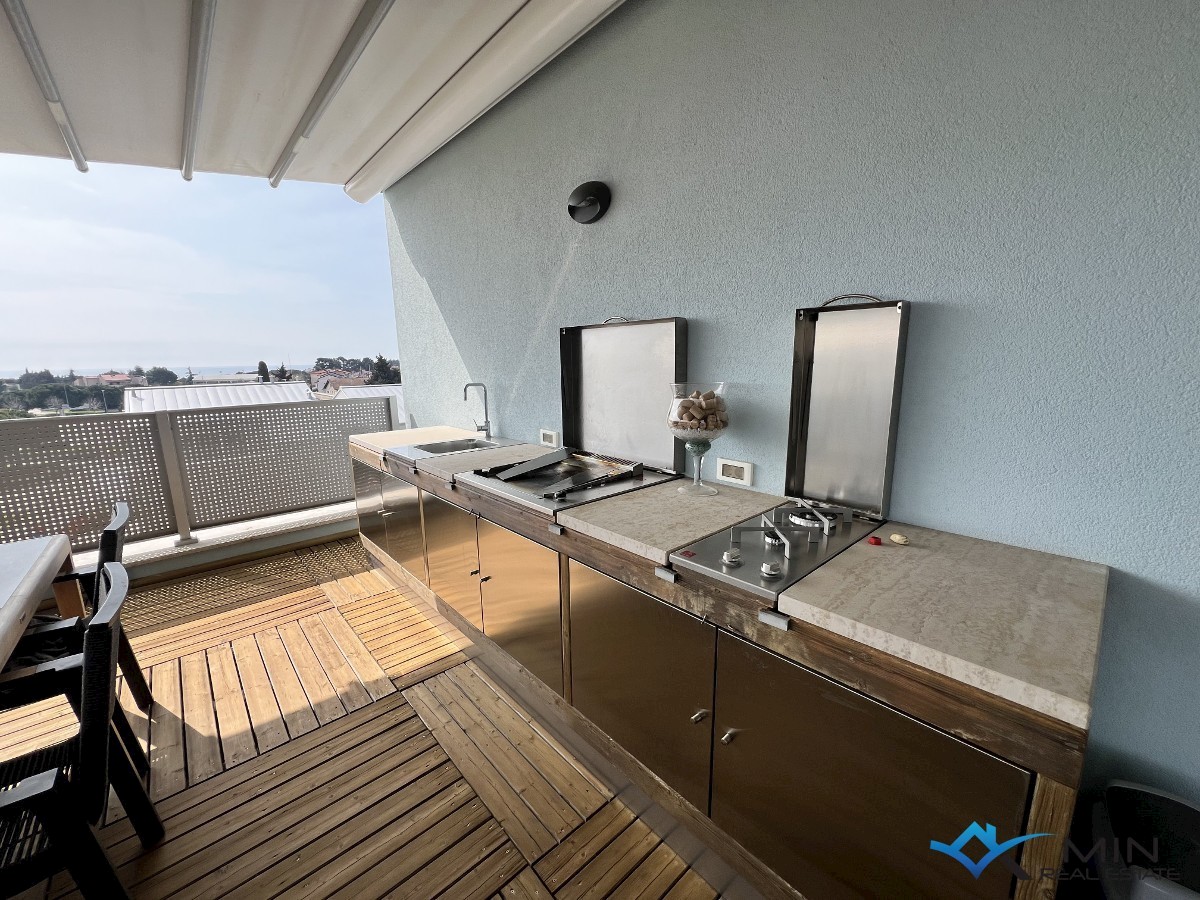 Apartma s strešno teraso 450 m od morja