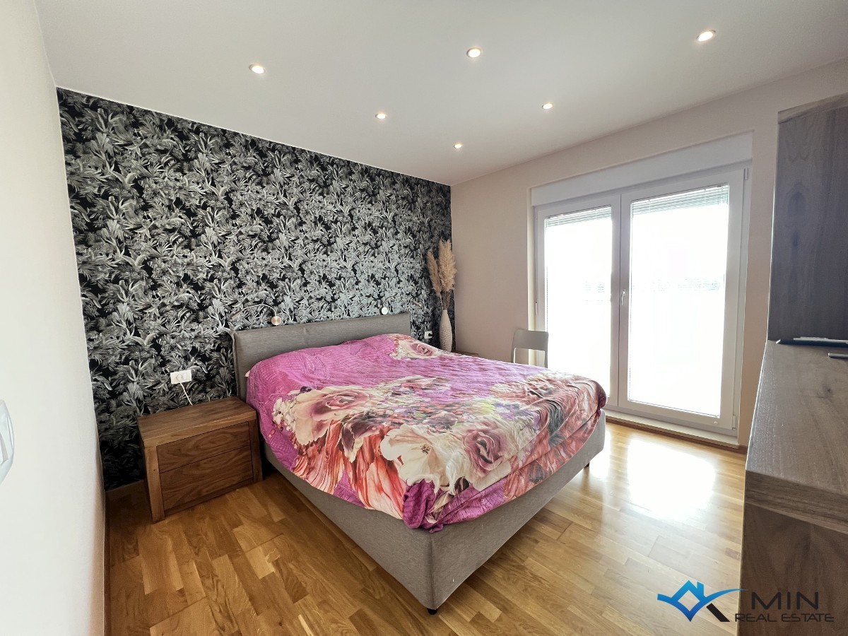Apartma s strešno teraso 450 m od morja