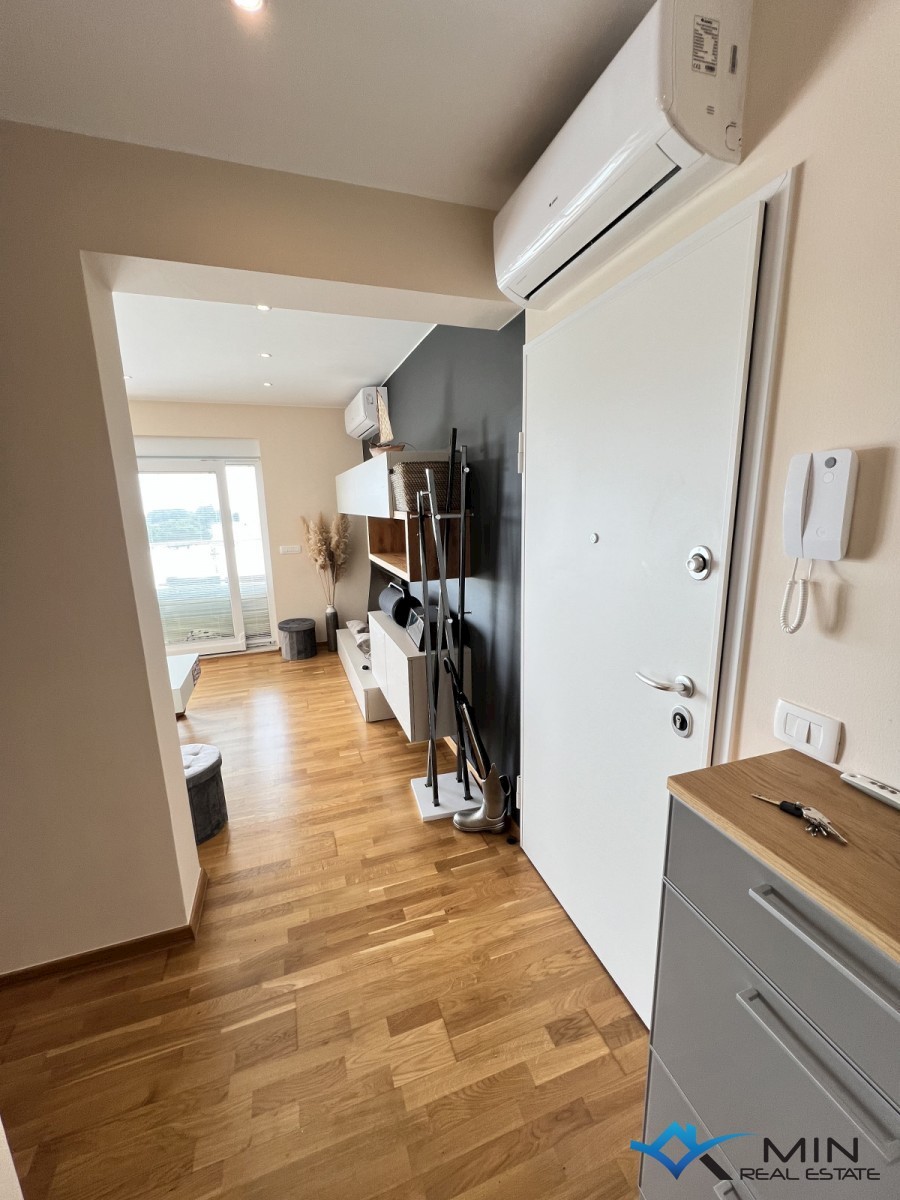 Apartma s strešno teraso 450 m od morja