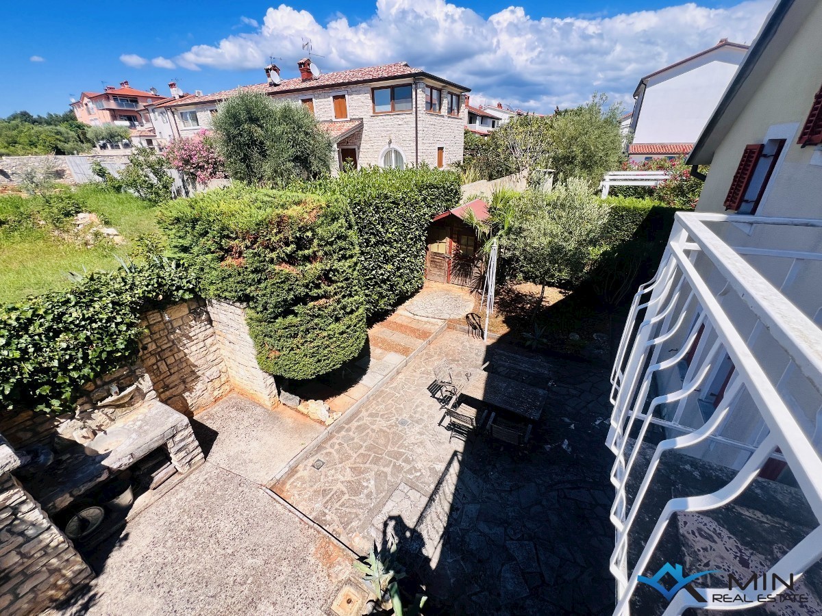 Hiša na odlični lokaciji 150 m od morja v Lovrečici