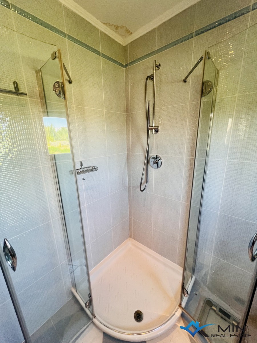 Hiša na odlični lokaciji 150 m od morja v Lovrečici