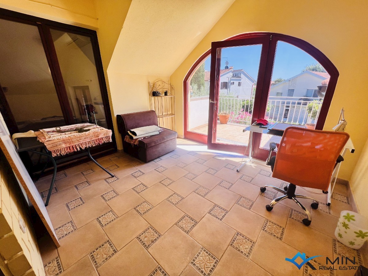 Hiša na odlični lokaciji 150 m od morja v Lovrečici