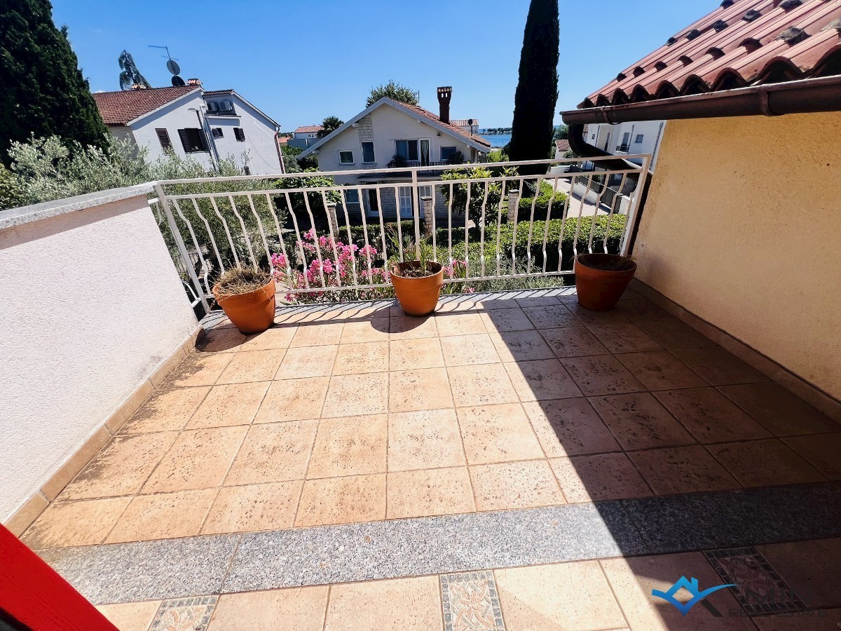 Hiša na odlični lokaciji 150 m od morja v Lovrečici