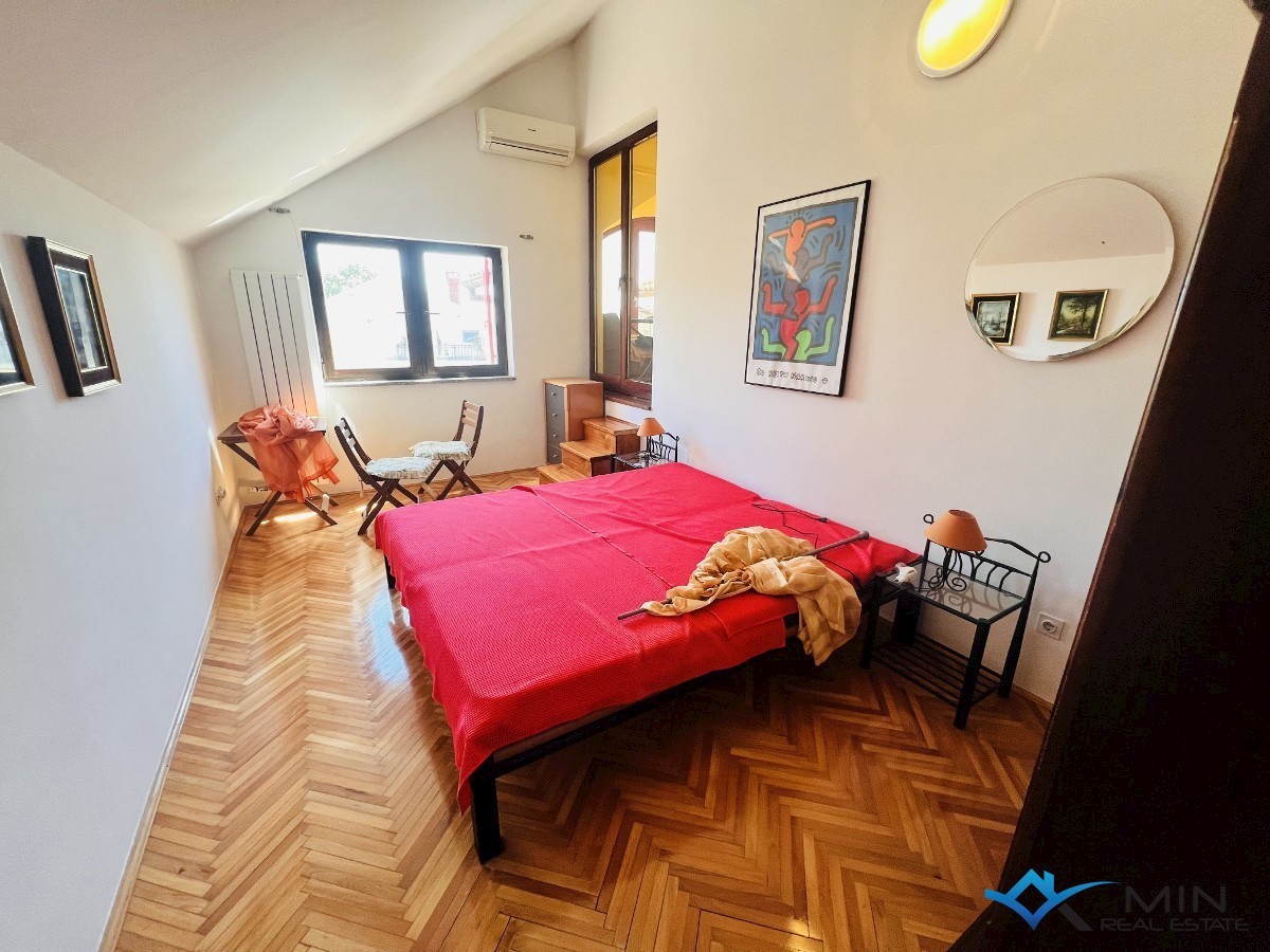 Hiša na odlični lokaciji 150 m od morja v Lovrečici