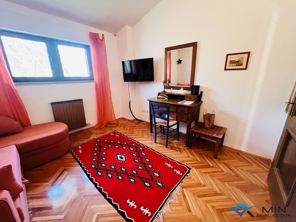 Hiša na odlični lokaciji 150 m od morja v Lovrečici