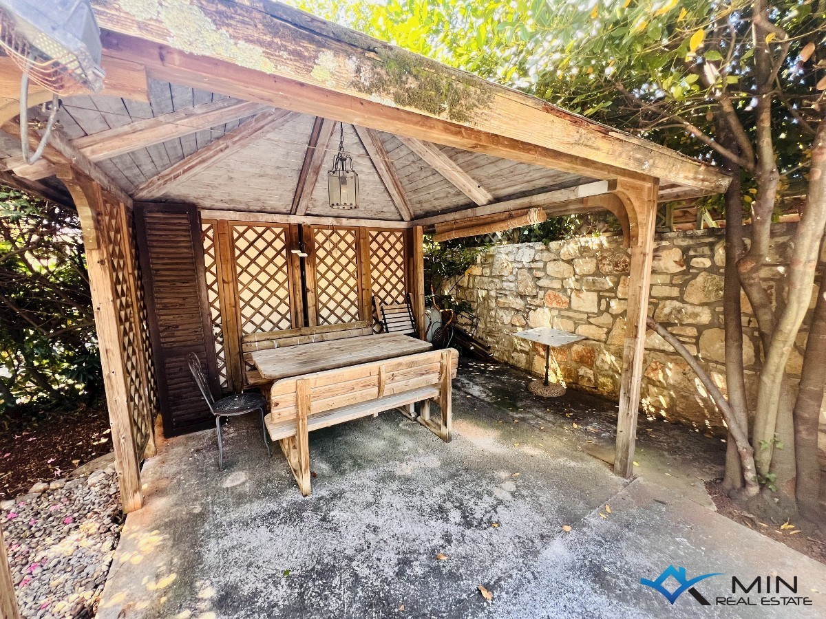 Hiša na odlični lokaciji 150 m od morja v Lovrečici