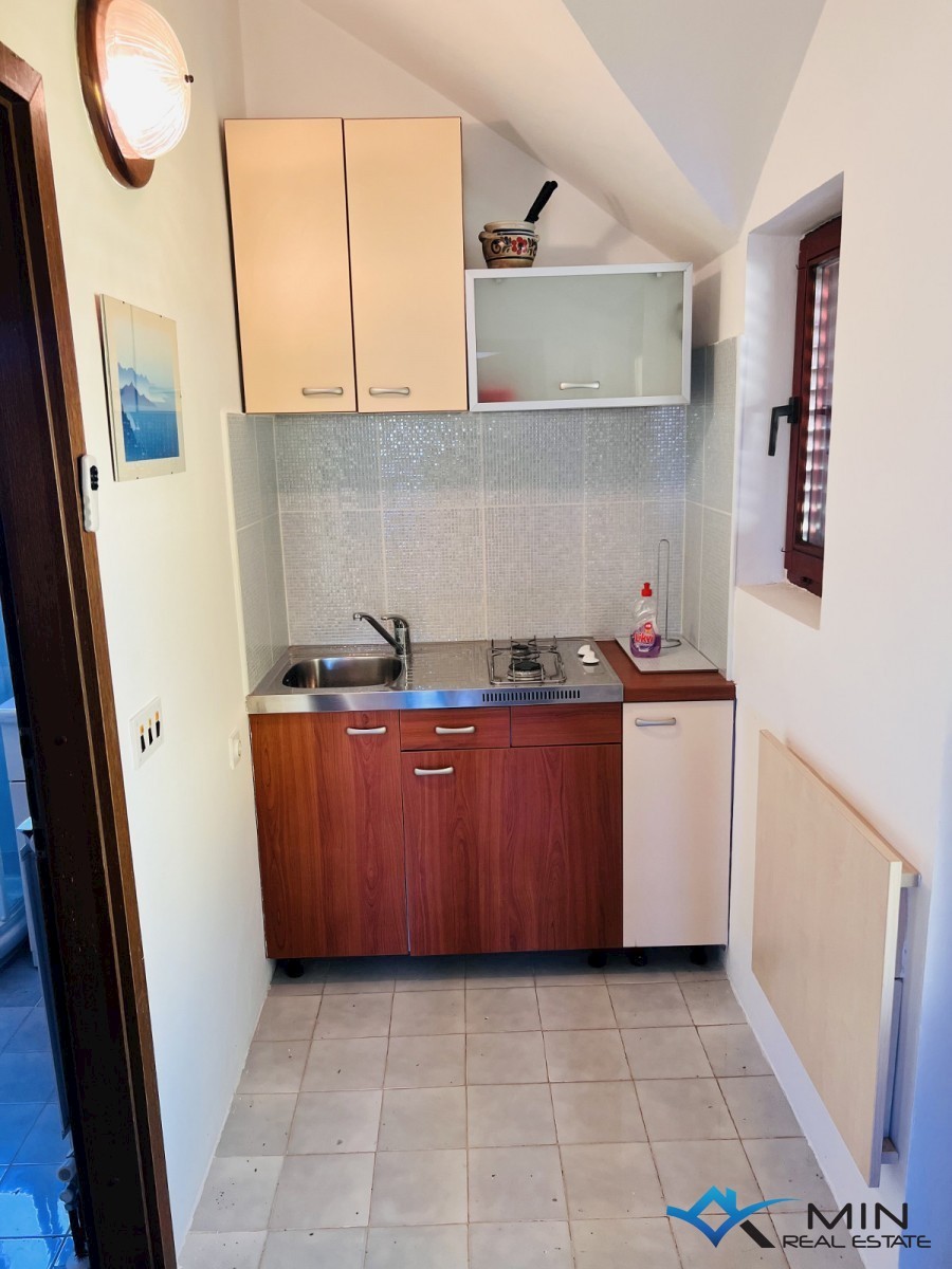 Hiša na odlični lokaciji 150 m od morja v Lovrečici