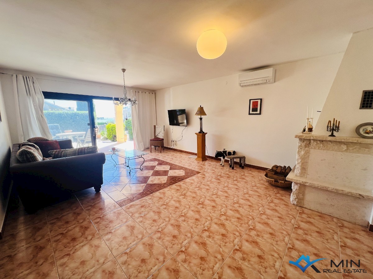 Hiša na odlični lokaciji 150 m od morja v Lovrečici