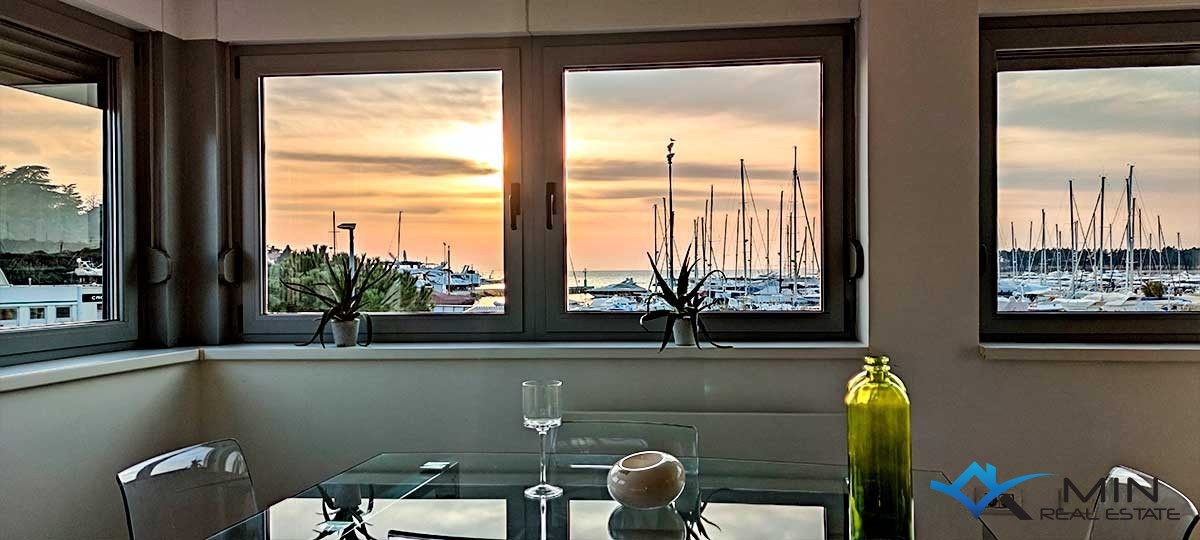 Stanovanje s čudovitim pogledom na morje in marino - Novigrad