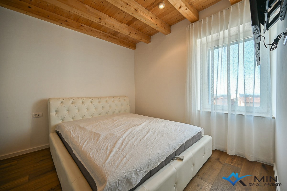 Vrstna hiša z vrtom in čudovitim pogledom na morje – Novigrad
