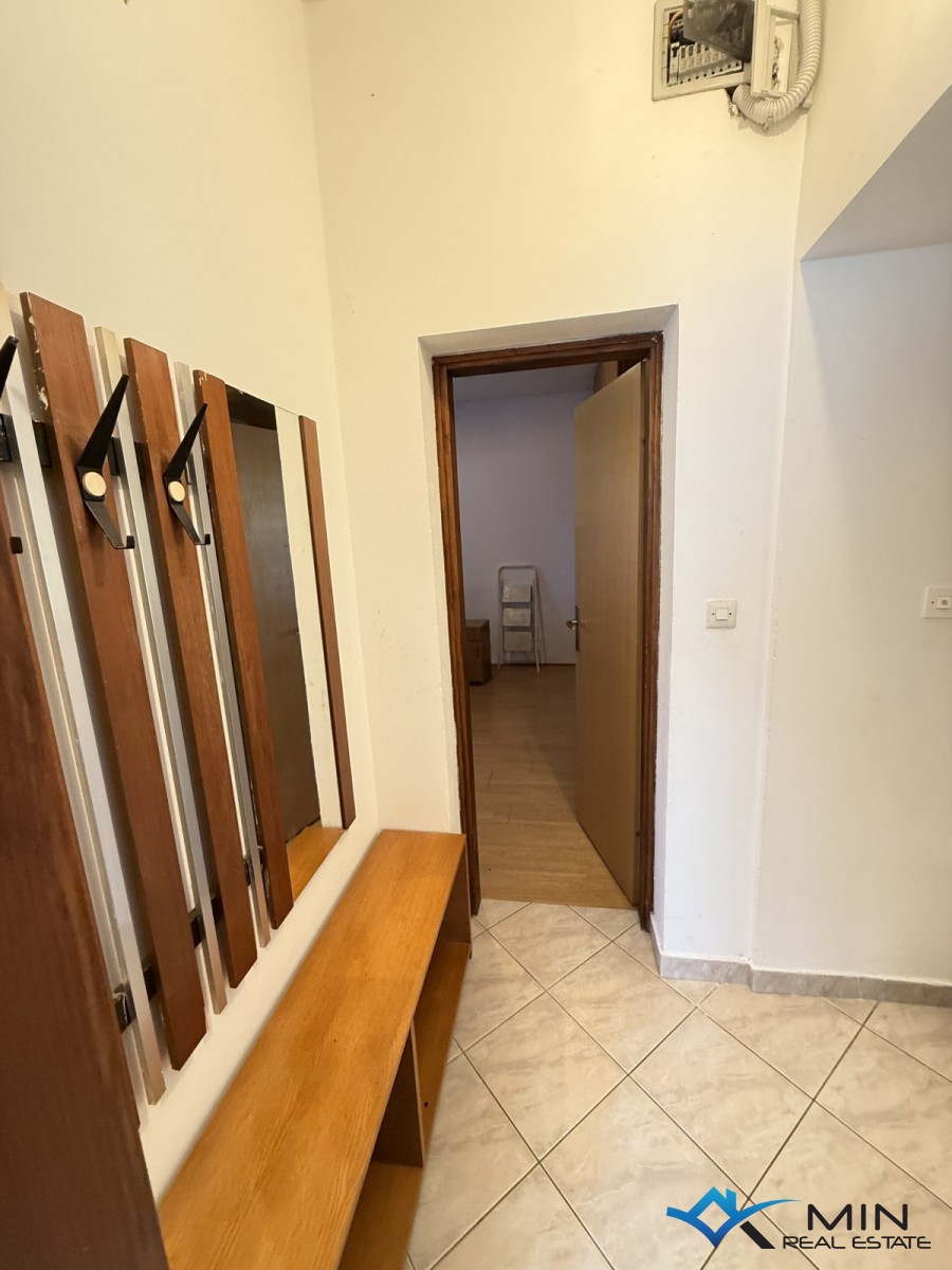 Stanovanje z vrtom na odlični lokaciji v Novigradu