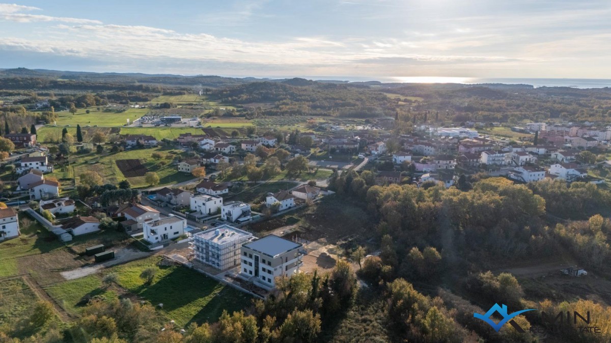 Atraktiven penthouse s strešno teraso v bližini Poreča