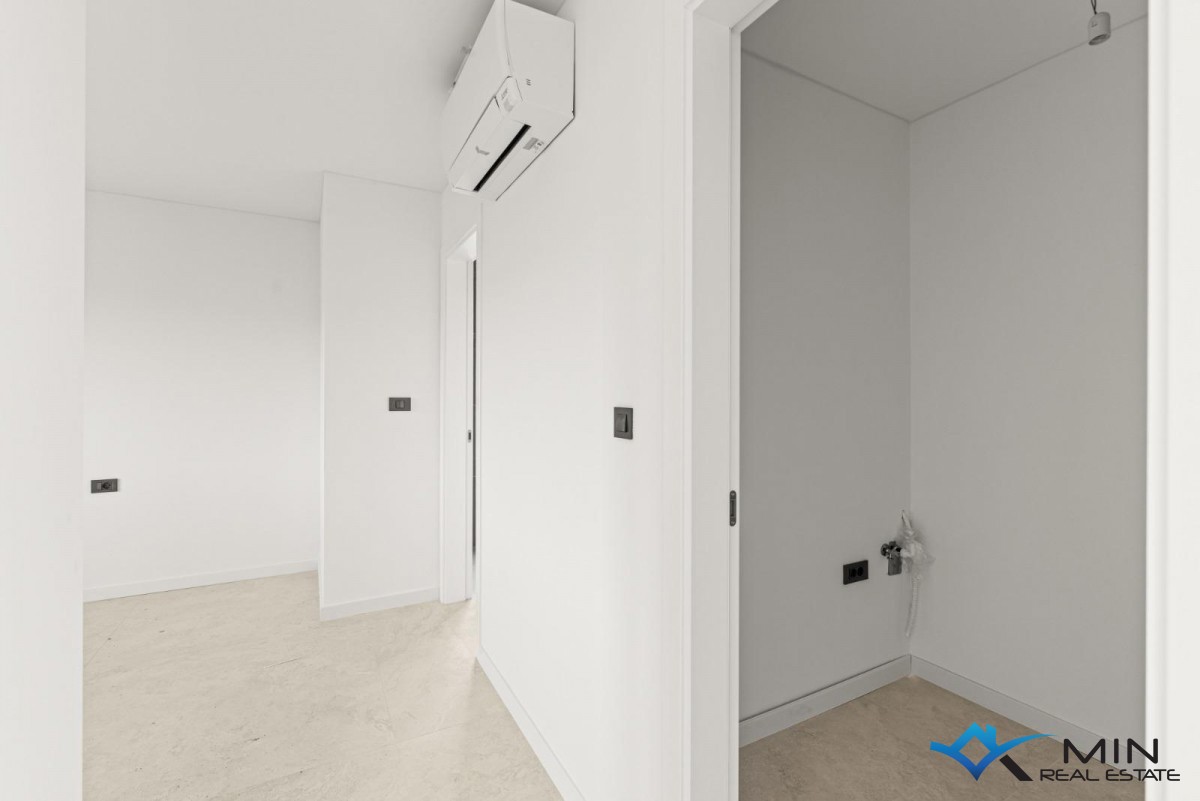 Atraktiven penthouse s strešno teraso v bližini Poreča