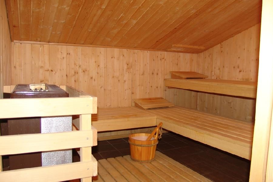 Prostorna hiša z bazenom in vrtom v Plovaniji