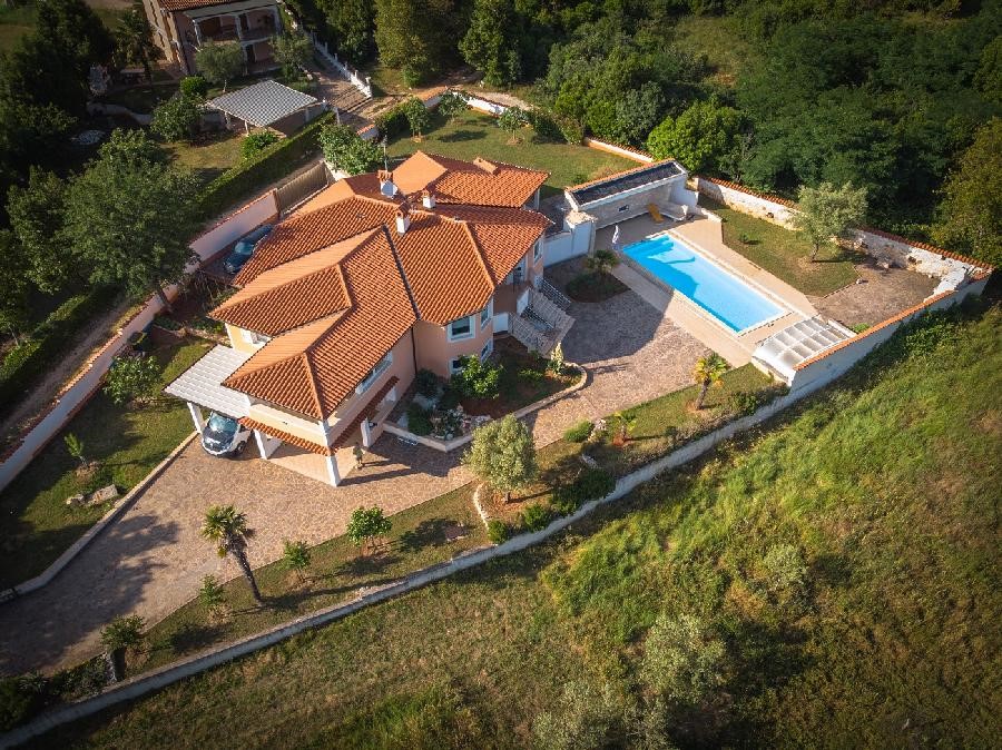 Hiša z Bazenom in Vrtom - Umag