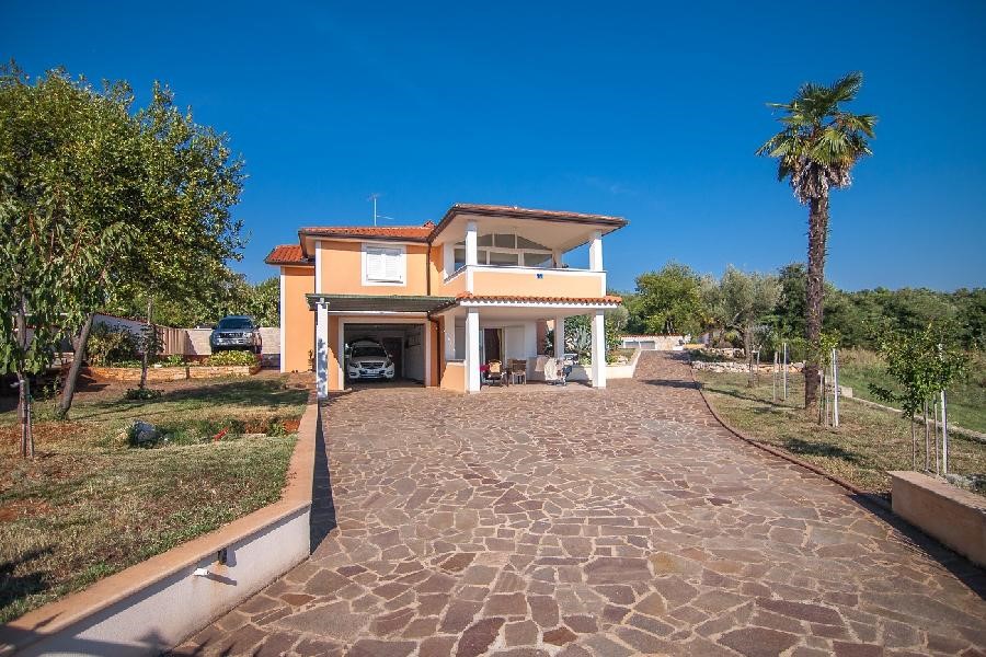 Hiša z Bazenom in Vrtom - Umag