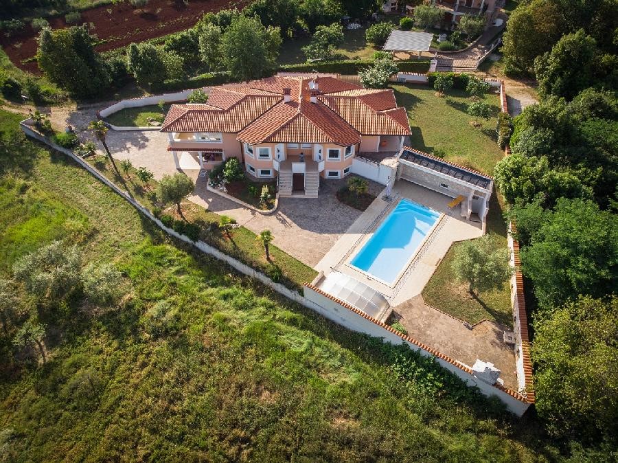 Hiša z Bazenom in Vrtom - Umag