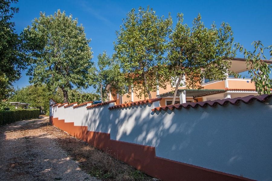 Hiša z Bazenom in Vrtom - Umag