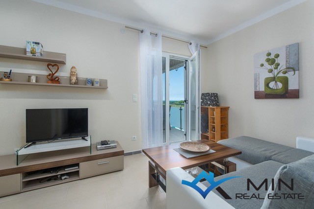 Samostojna hiša z bazenom v Novigradu