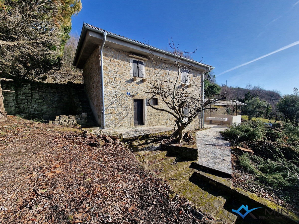 Samostojna kamnita hiša v Grožnjanu