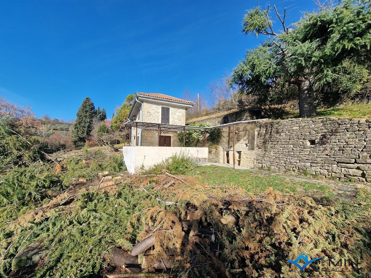 Samostojna kamnita hiša v Grožnjanu